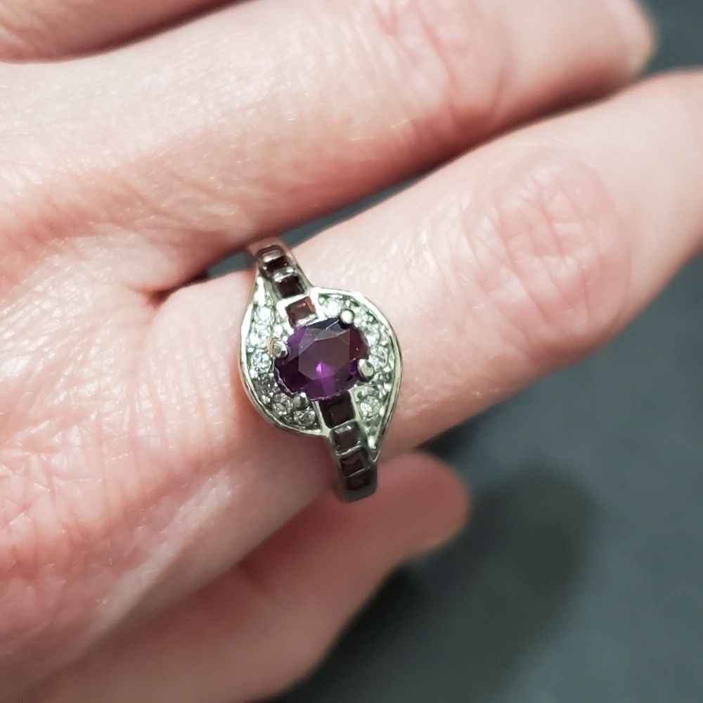 Silver tone purple rhinestone ring size 7.25
